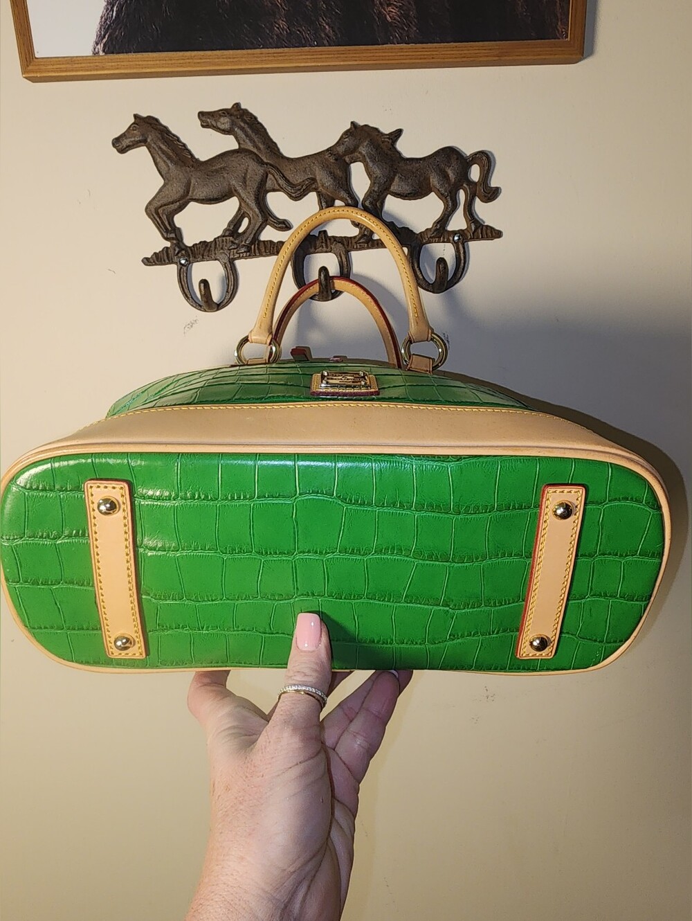 Dooney And Bourke Green Croc Embossed Satchel Tan Trim Purse Crossbody - Picture 3 of 11